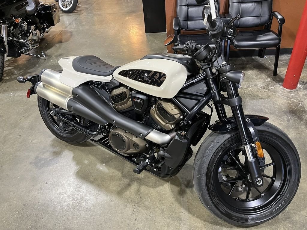 Used 2023 Harley-Davidson® Sportbike Motorcycle - Image 2