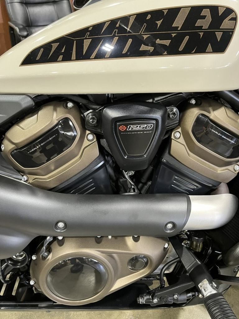 Used 2023 Harley-Davidson® Sportbike Motorcycle - Image 4