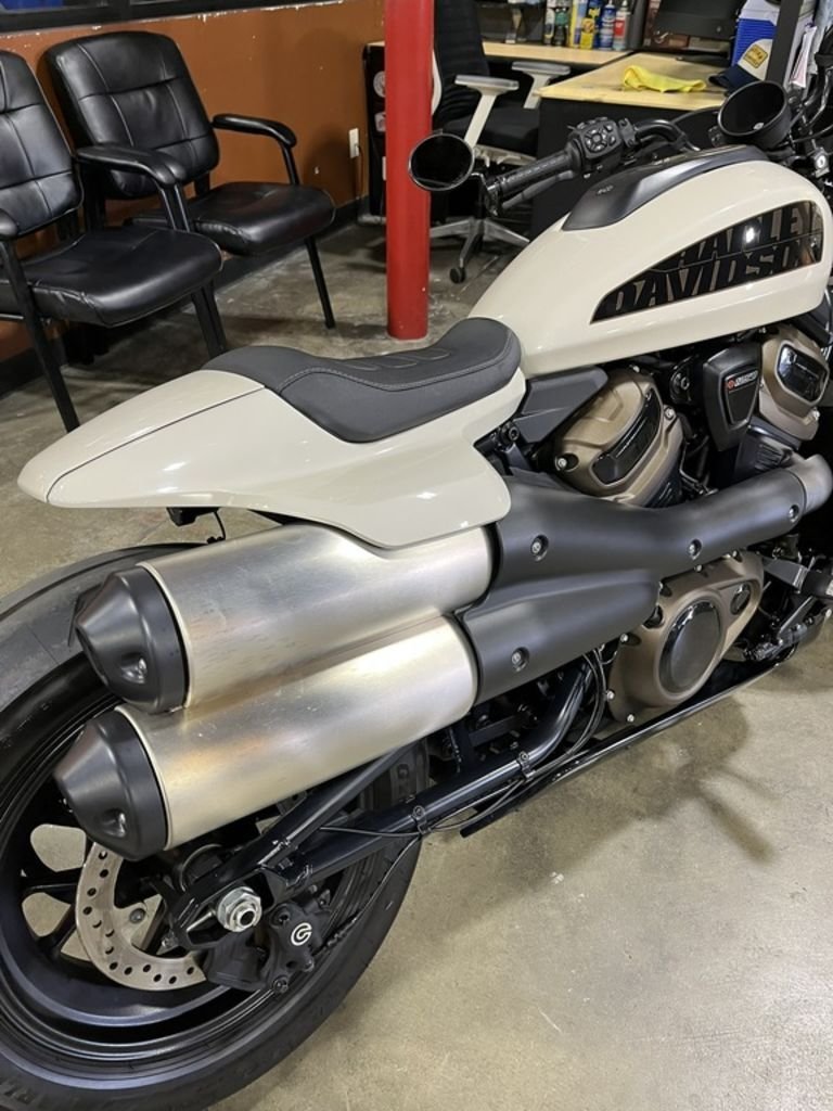 Used 2023 Harley-Davidson® Sportbike Motorcycle - Image 5