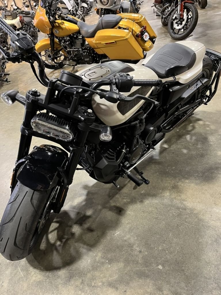 Used 2023 Harley-Davidson® Sportbike Motorcycle - Image 6