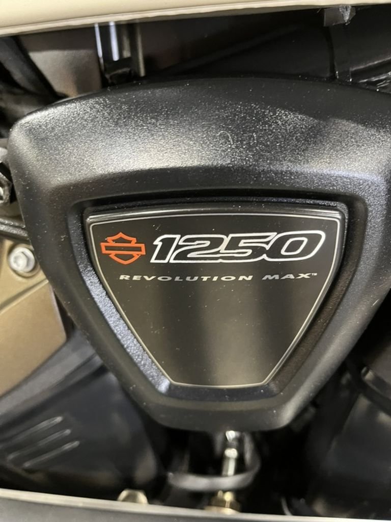 Used 2023 Harley-Davidson® Sportbike Motorcycle - Image 9