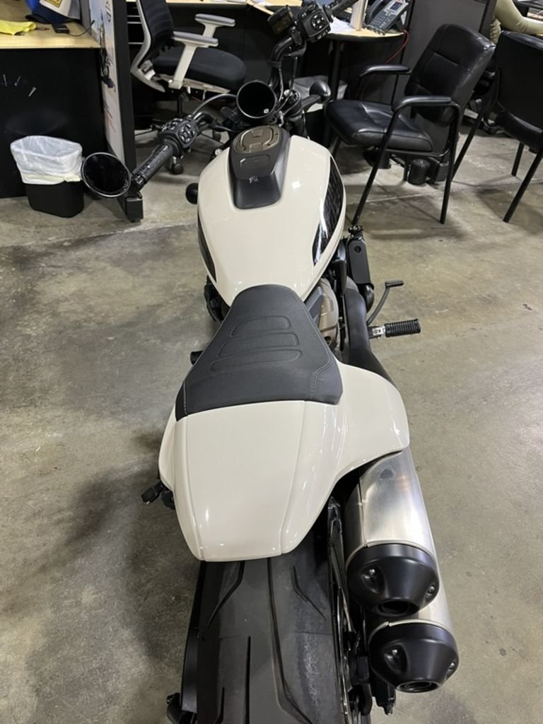 Used 2023 Harley-Davidson® Sportbike Motorcycle - Image 13