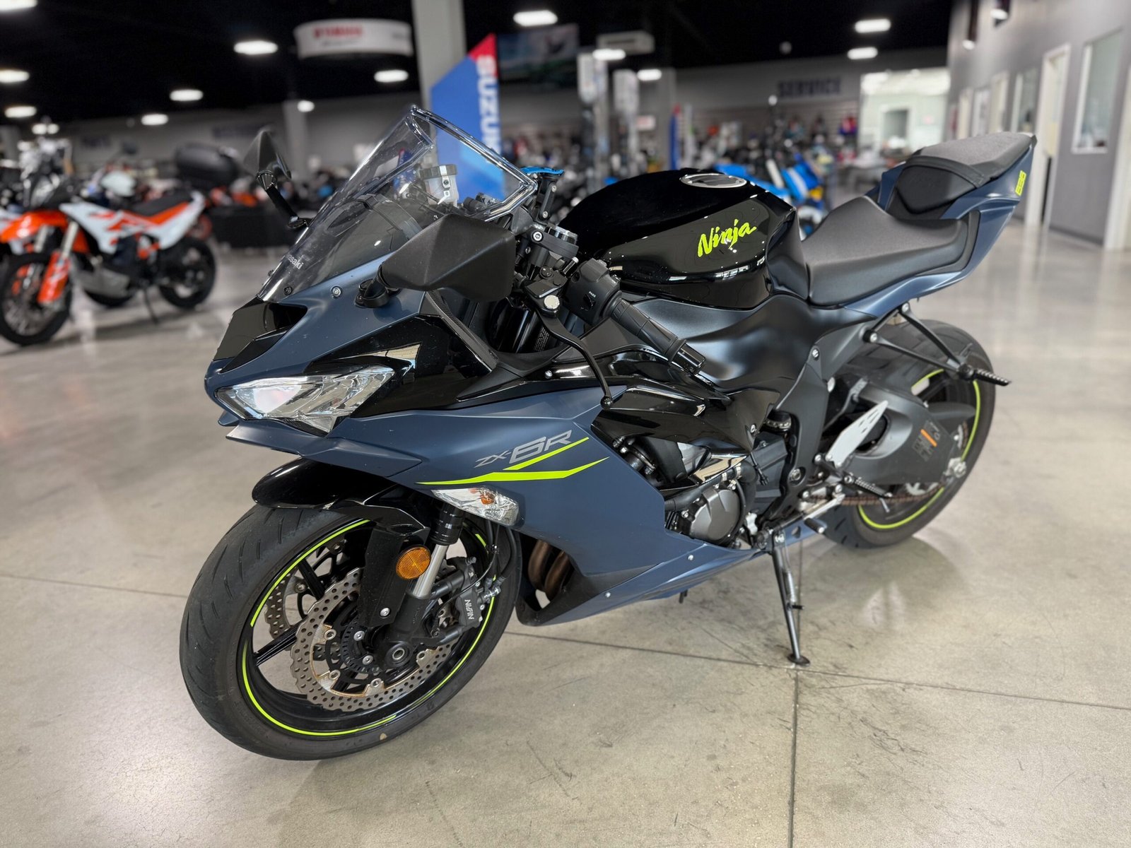 Used 2023 Kawasaki Ninja ZX-6R For Sale - Image 3