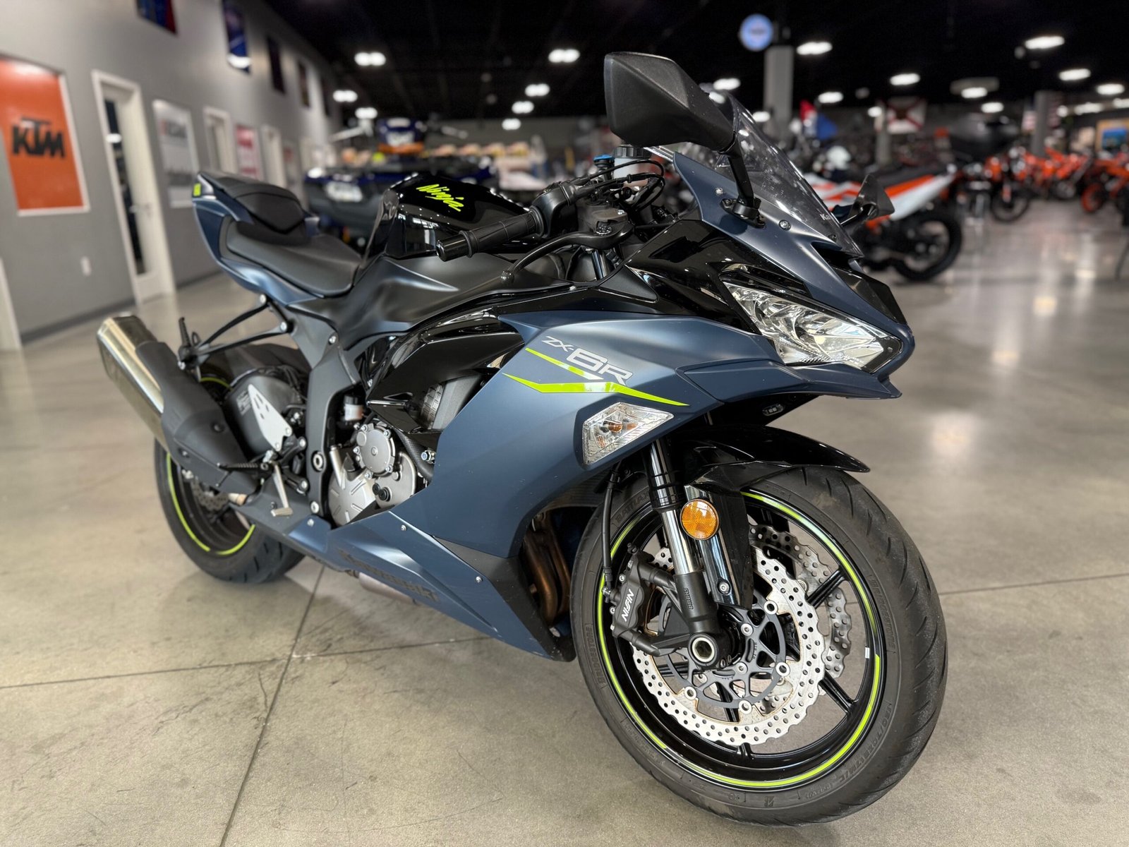 Used 2023 Kawasaki Ninja ZX-6R For Sale - Image 4