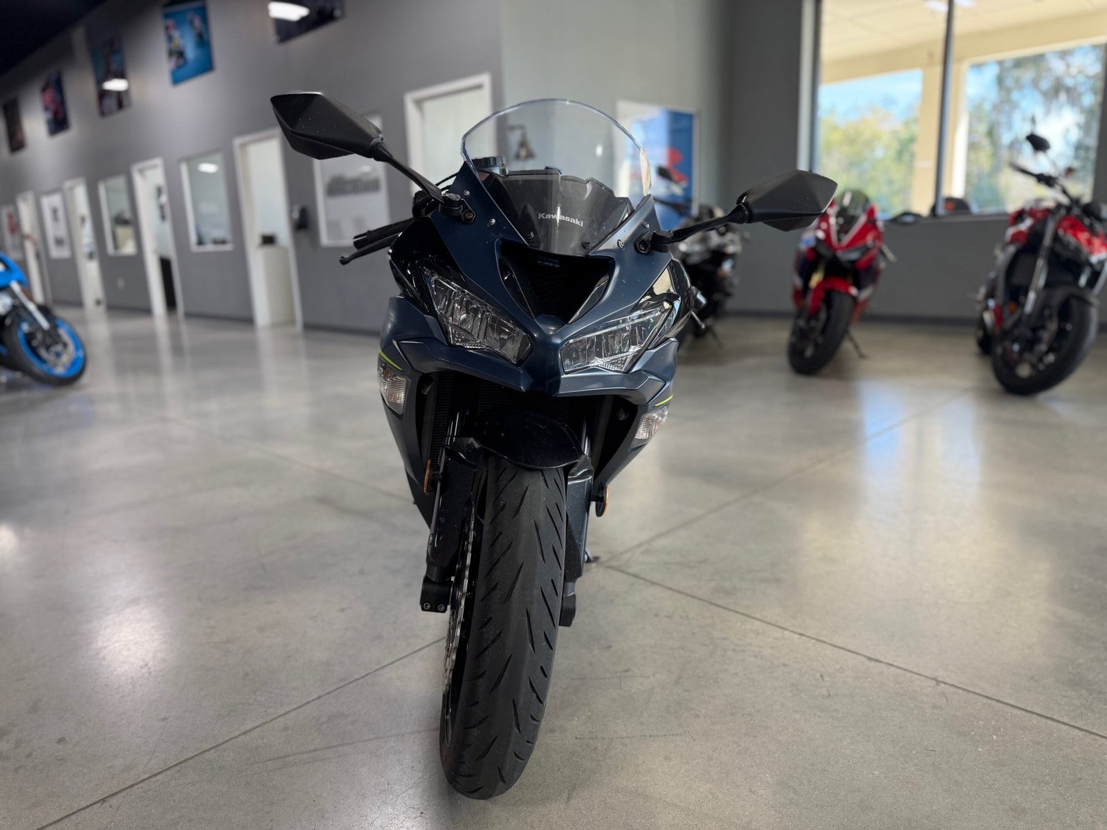 Used 2023 Kawasaki Ninja ZX-6R For Sale - Image 5