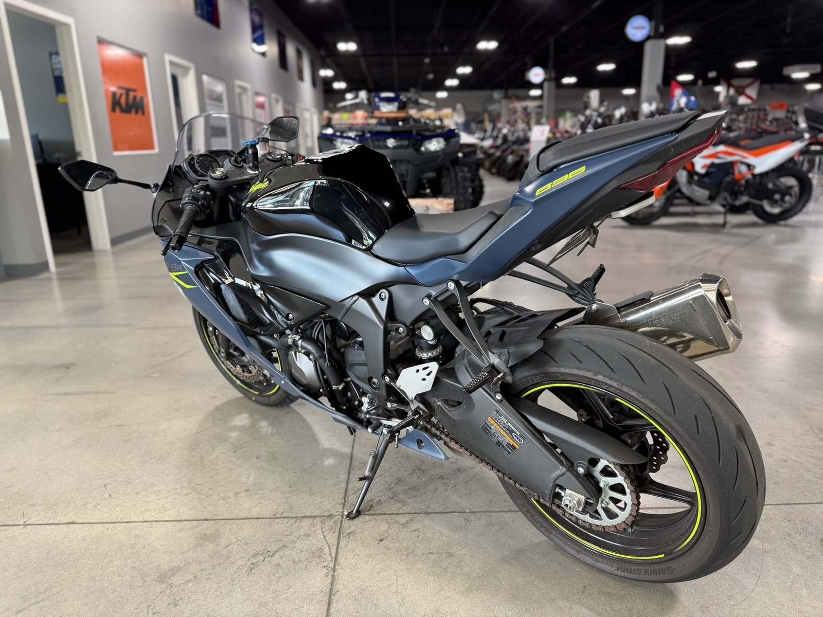 Used 2023 Kawasaki Ninja ZX-6R For Sale - Image 7