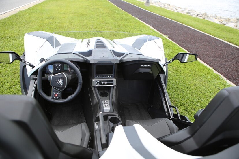 Pre-Owned 2022 Polaris Slingshot SL For Sale - Image 6