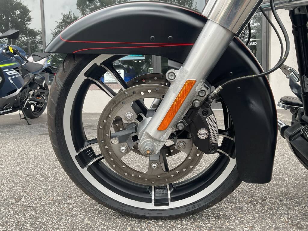 2015 Harley-Davidson Street Glide® Special - Image 30