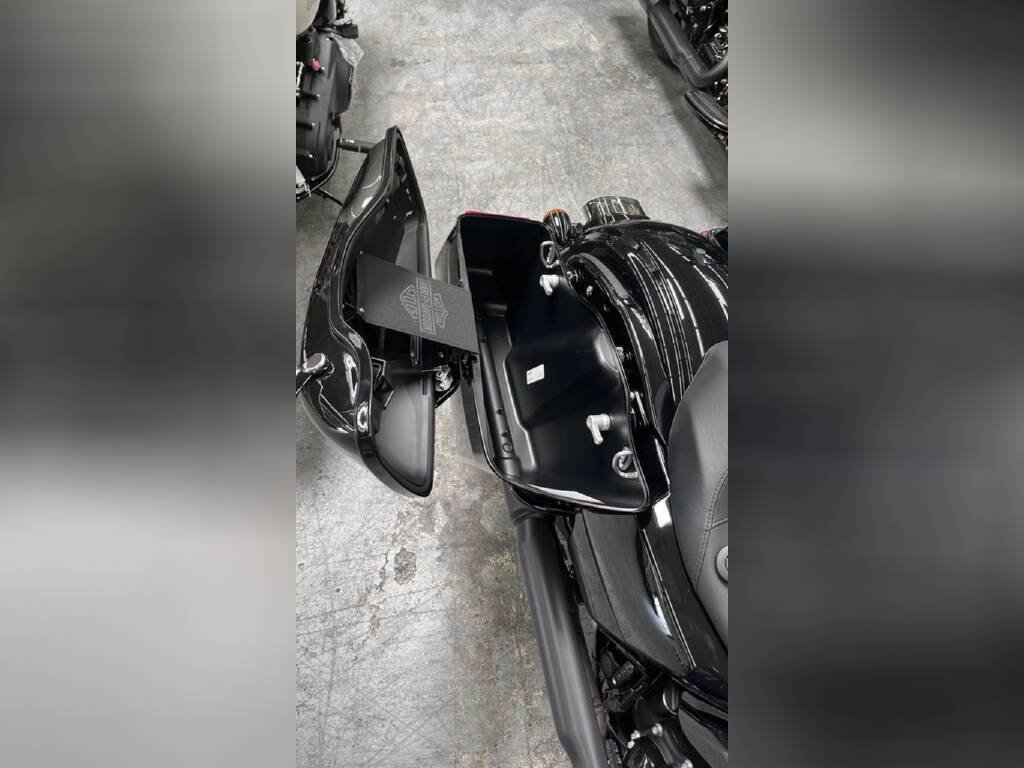 FLHXST - Street Glide® ST - Image 4