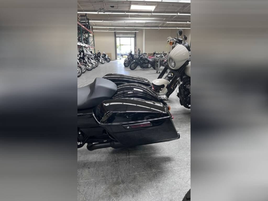 FLHXST - Street Glide® ST - Image 5