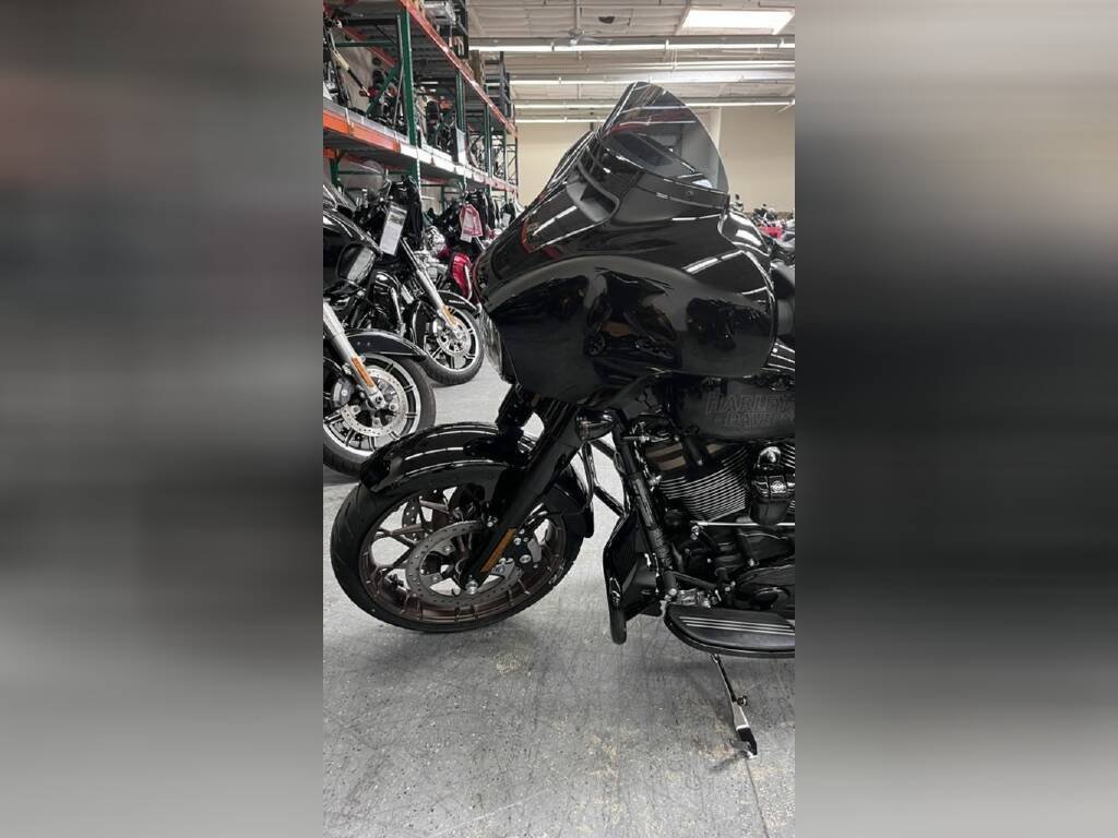 FLHXST - Street Glide® ST - Image 8