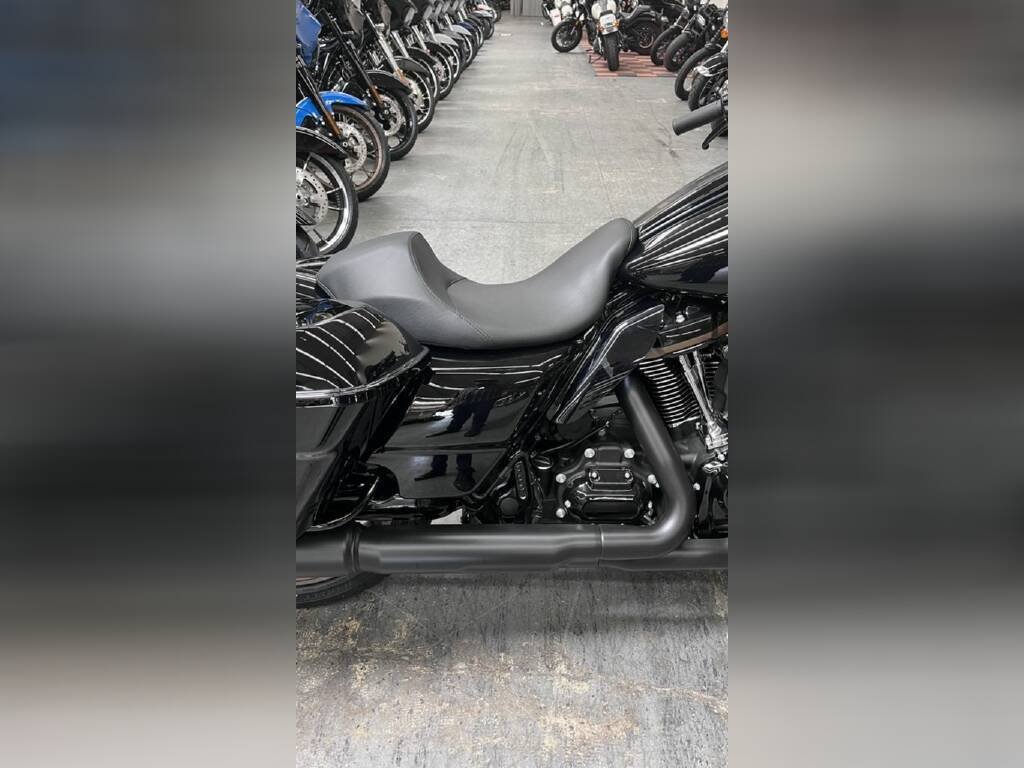 FLHXST - Street Glide® ST - Image 7