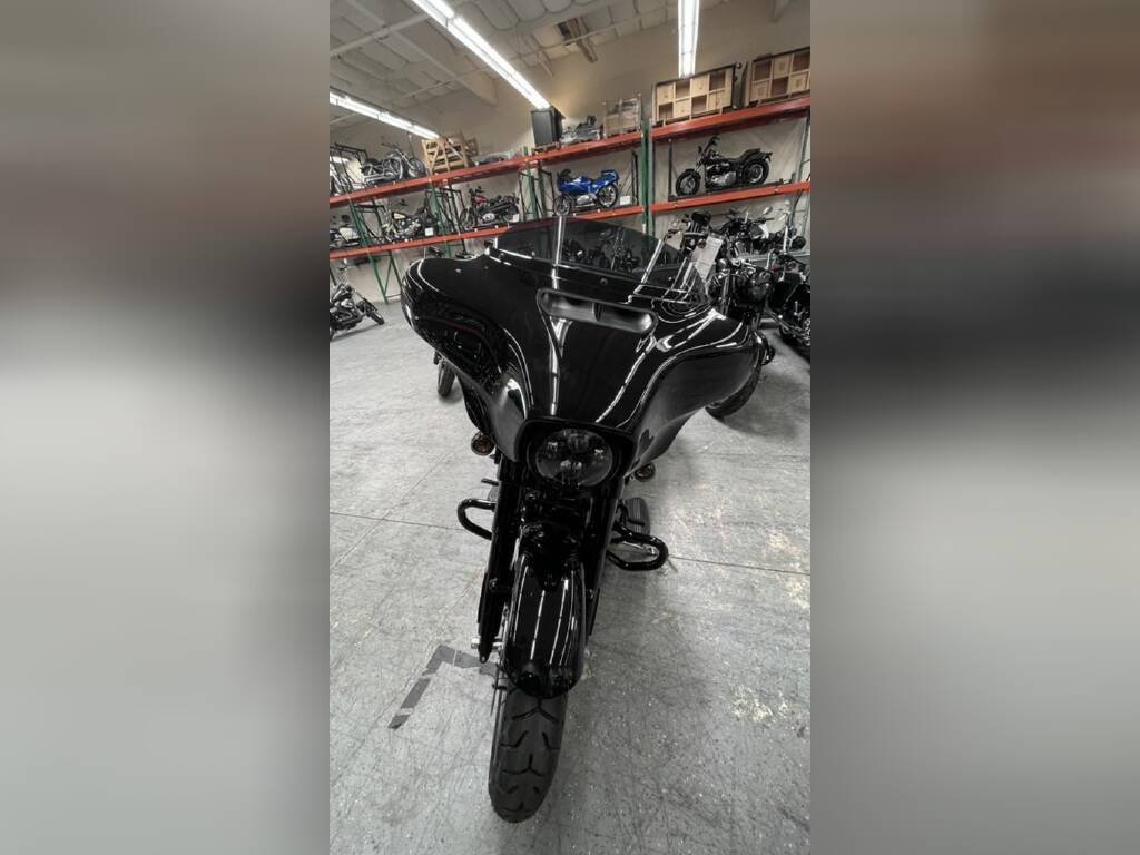 FLHXST - Street Glide® ST - Image 12