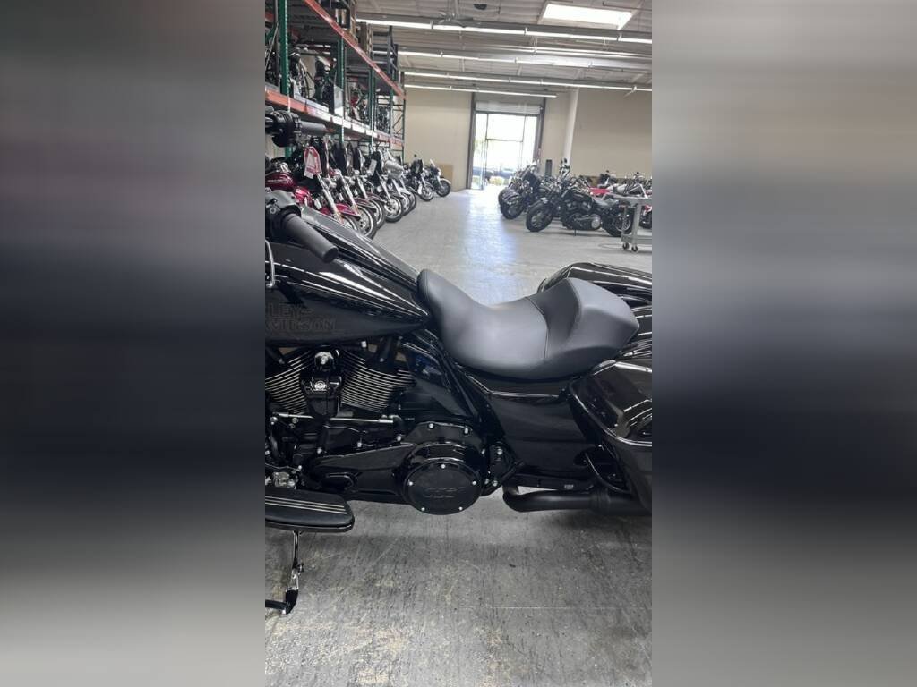 FLHXST - Street Glide® ST - Image 14