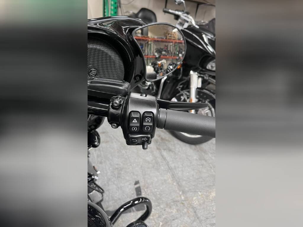 FLHXST - Street Glide® ST - Image 15