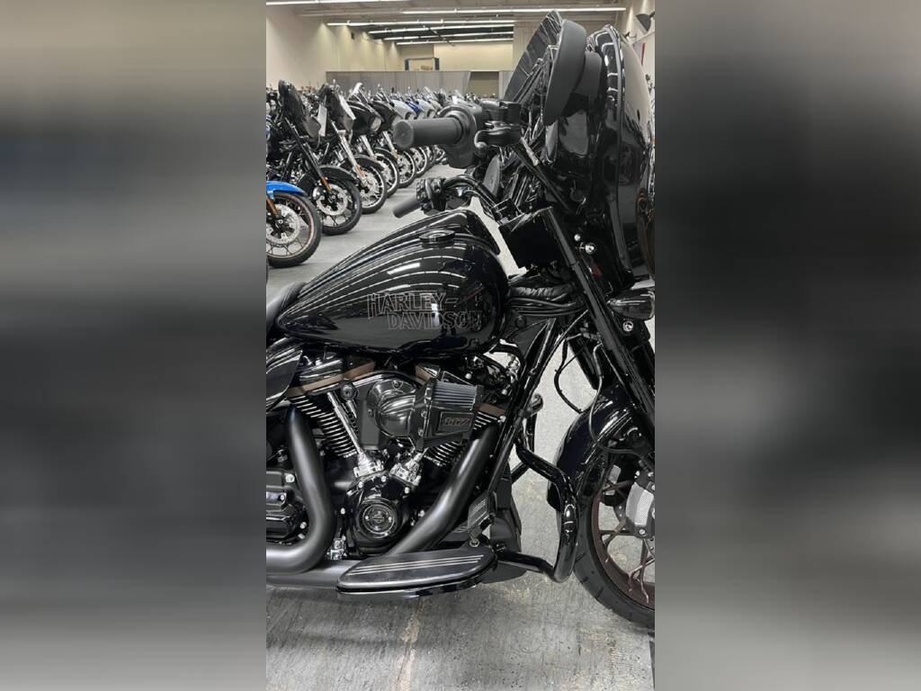 FLHXST - Street Glide® ST - Image 20