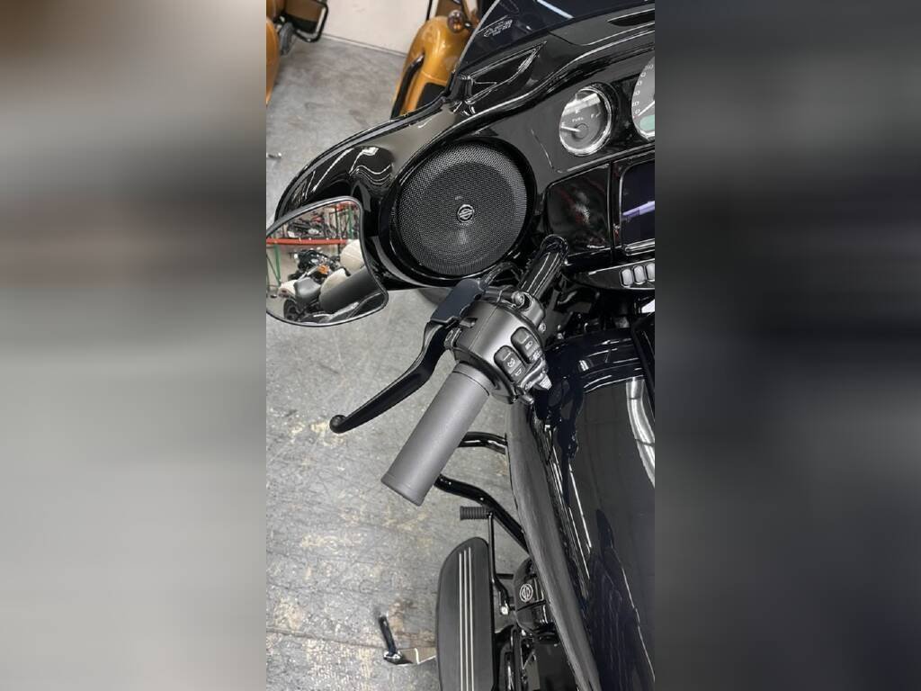 FLHXST - Street Glide® ST - Image 19