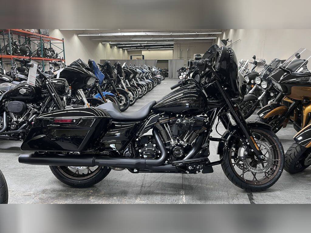 FLHXST - Street Glide® ST - Image 18