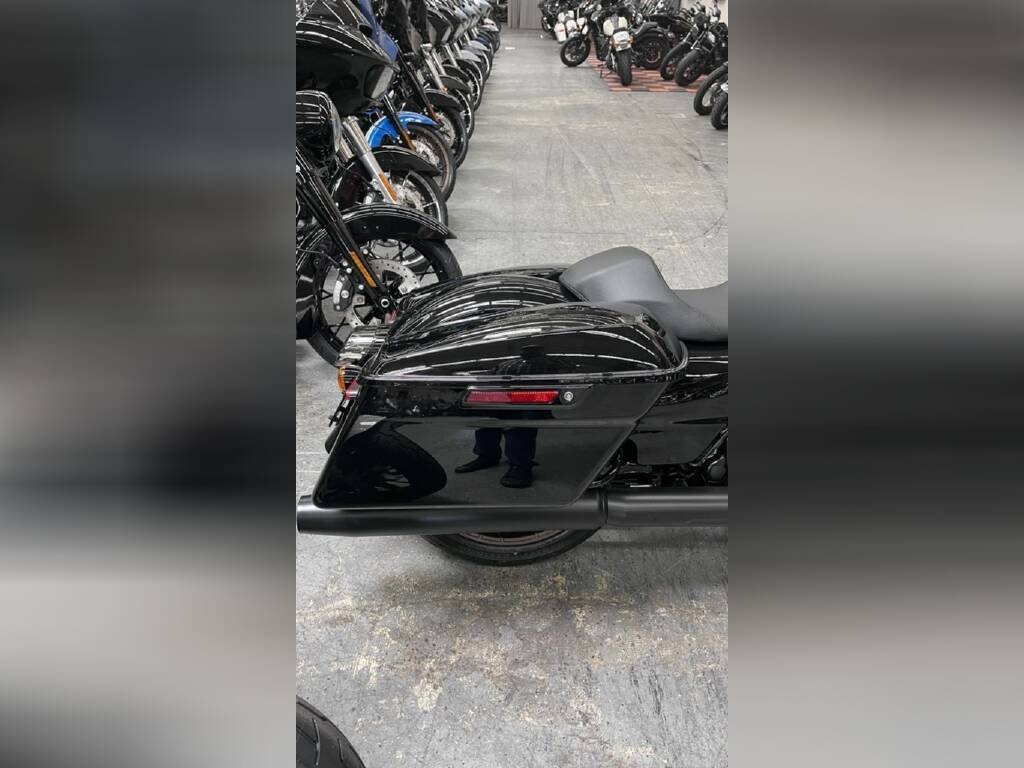 FLHXST - Street Glide® ST - Image 17