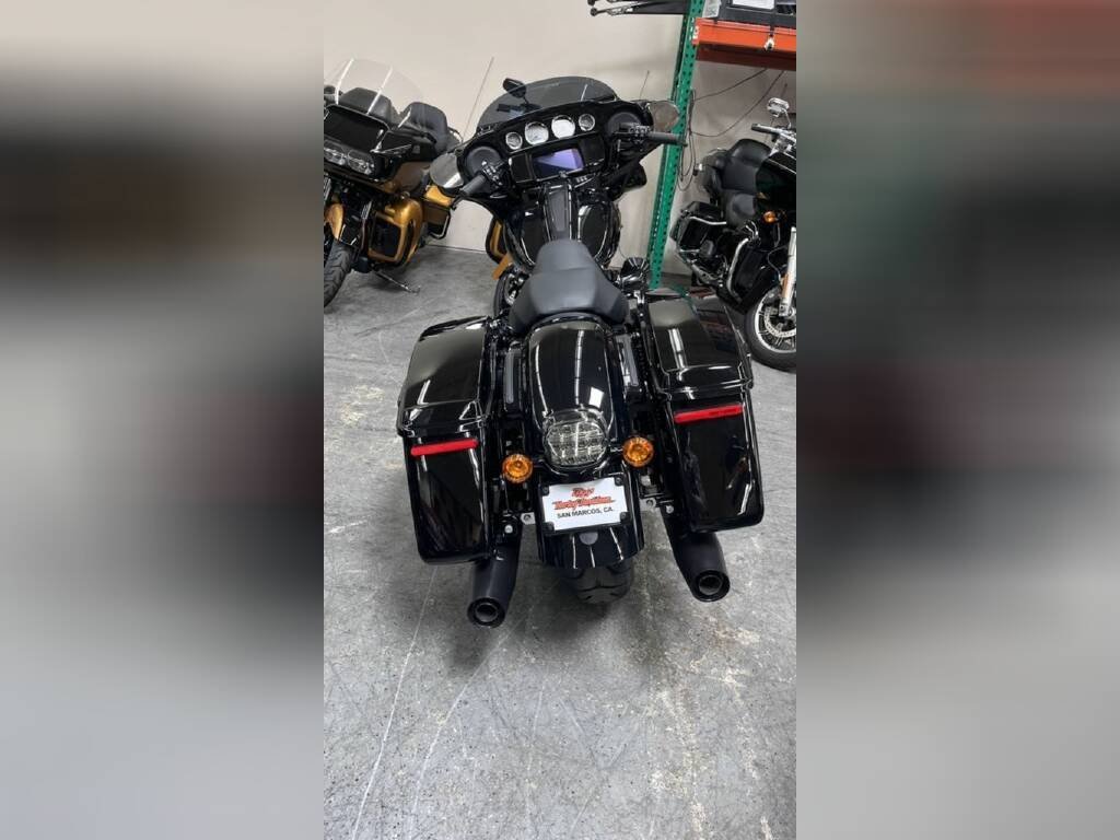 FLHXST - Street Glide® ST - Image 16