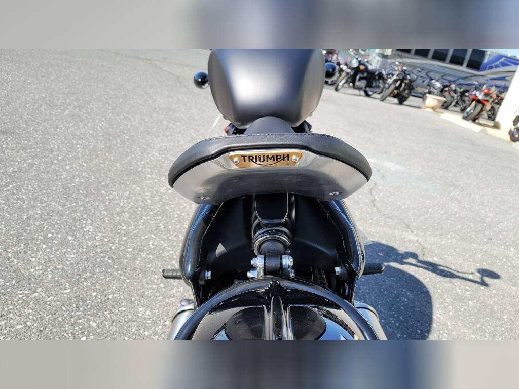 2023 TRIUMPH BONNEVILLE BOBBER - Image 9