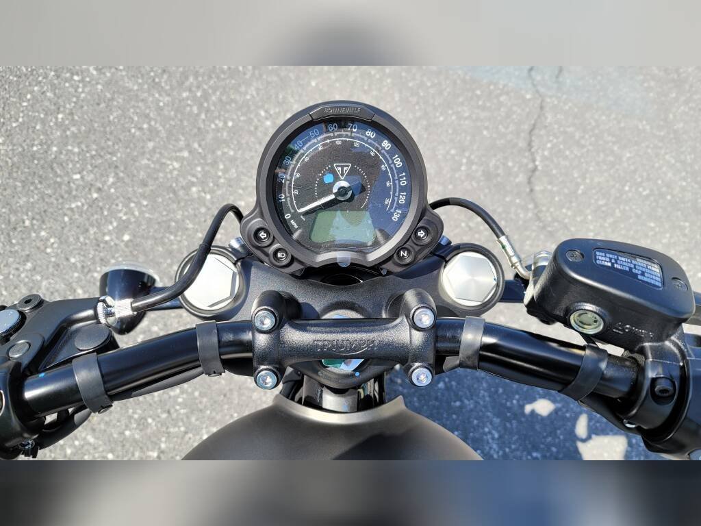 2023 TRIUMPH BONNEVILLE BOBBER - Image 3