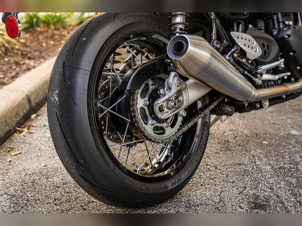 2023 Triumph Thruxton RS Competition Green / Silver Ice - Image 8