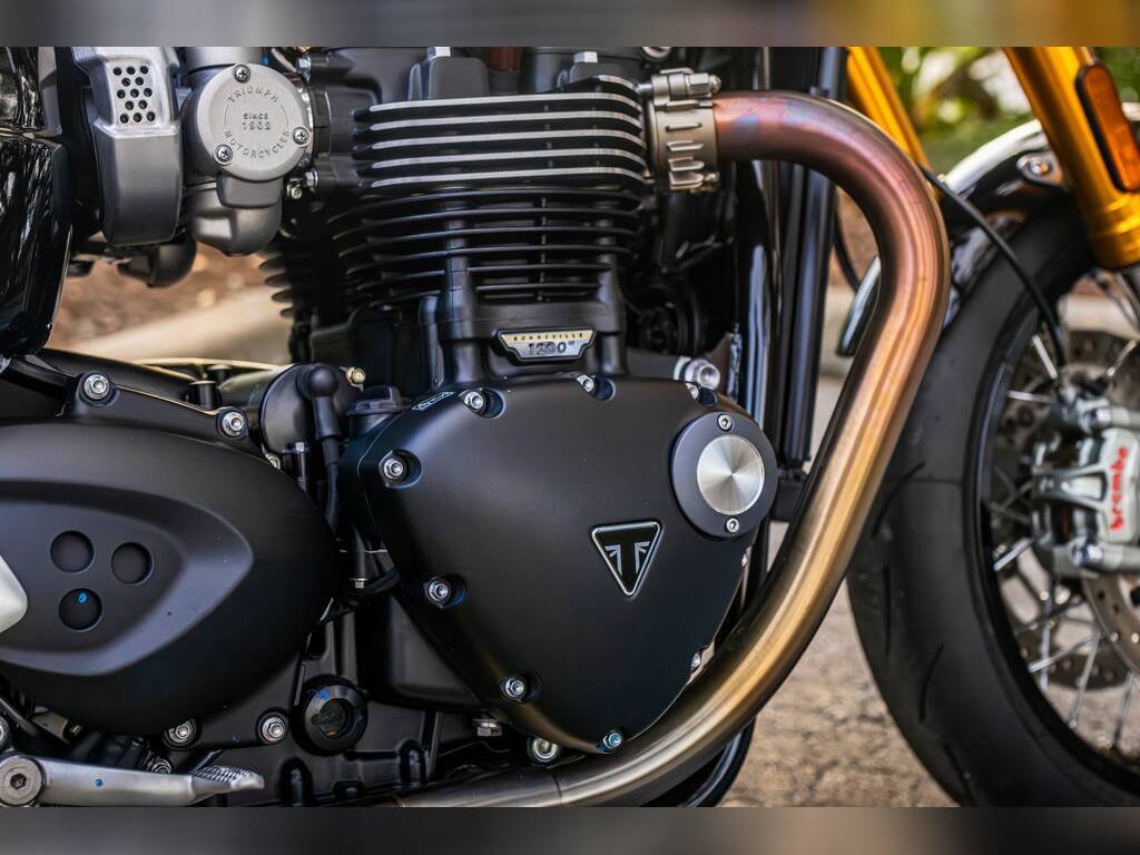 2023 Triumph Thruxton RS Competition Green / Silver Ice - Image 9