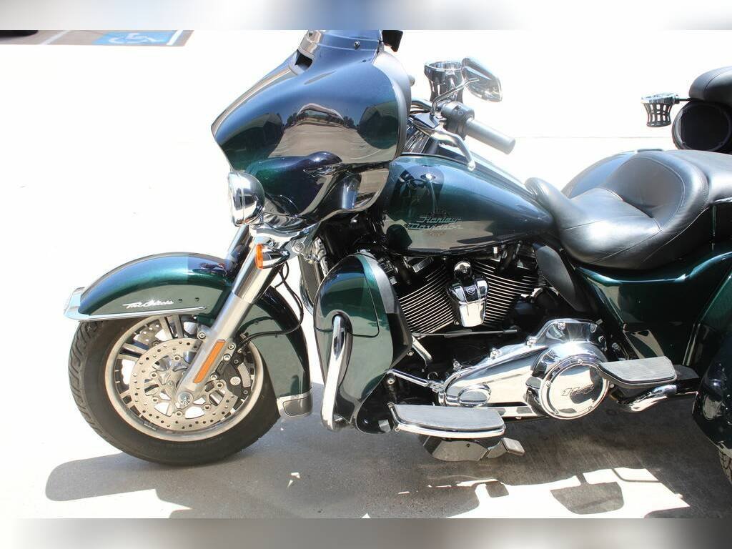 2021 Harley-Davidson® FLHTCUTG - Tri Glide® Ultra - Image 6