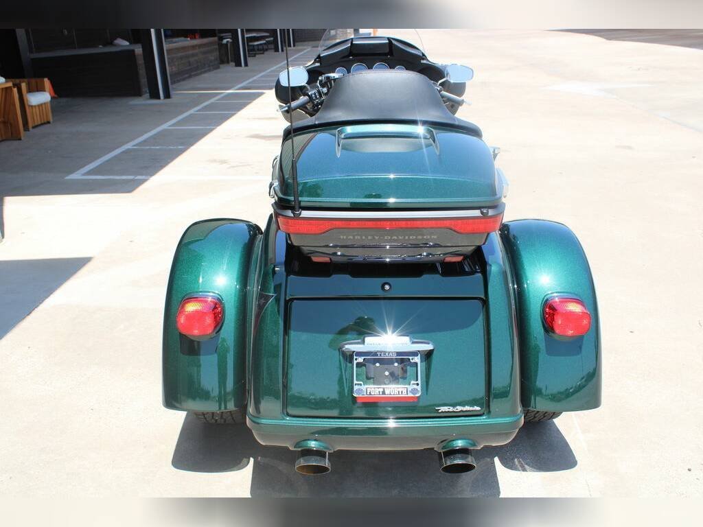 2021 Harley-Davidson® FLHTCUTG - Tri Glide® Ultra - Image 10