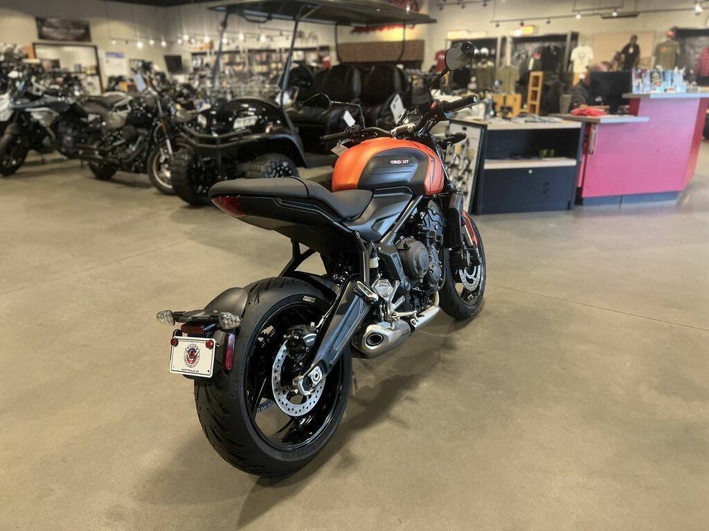 2023 Triumph Trident 660 Matte Baja Orange / Matte Storm Grey - Image 14