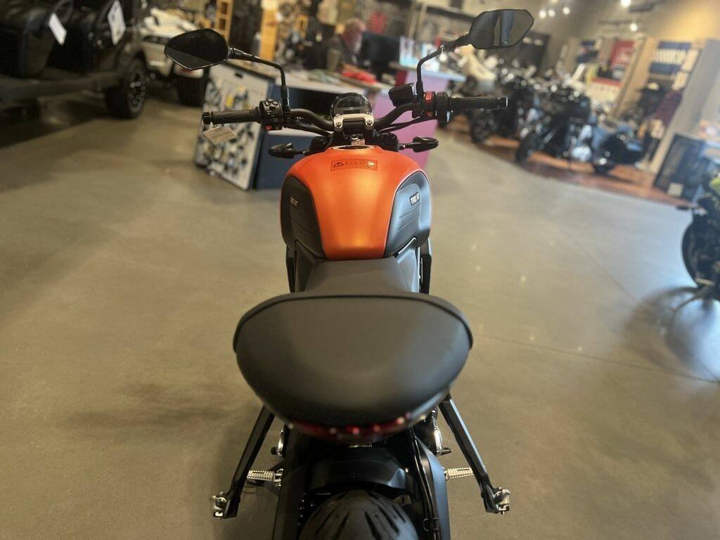 2023 Triumph Trident 660 Matte Baja Orange / Matte Storm Grey - Image 8