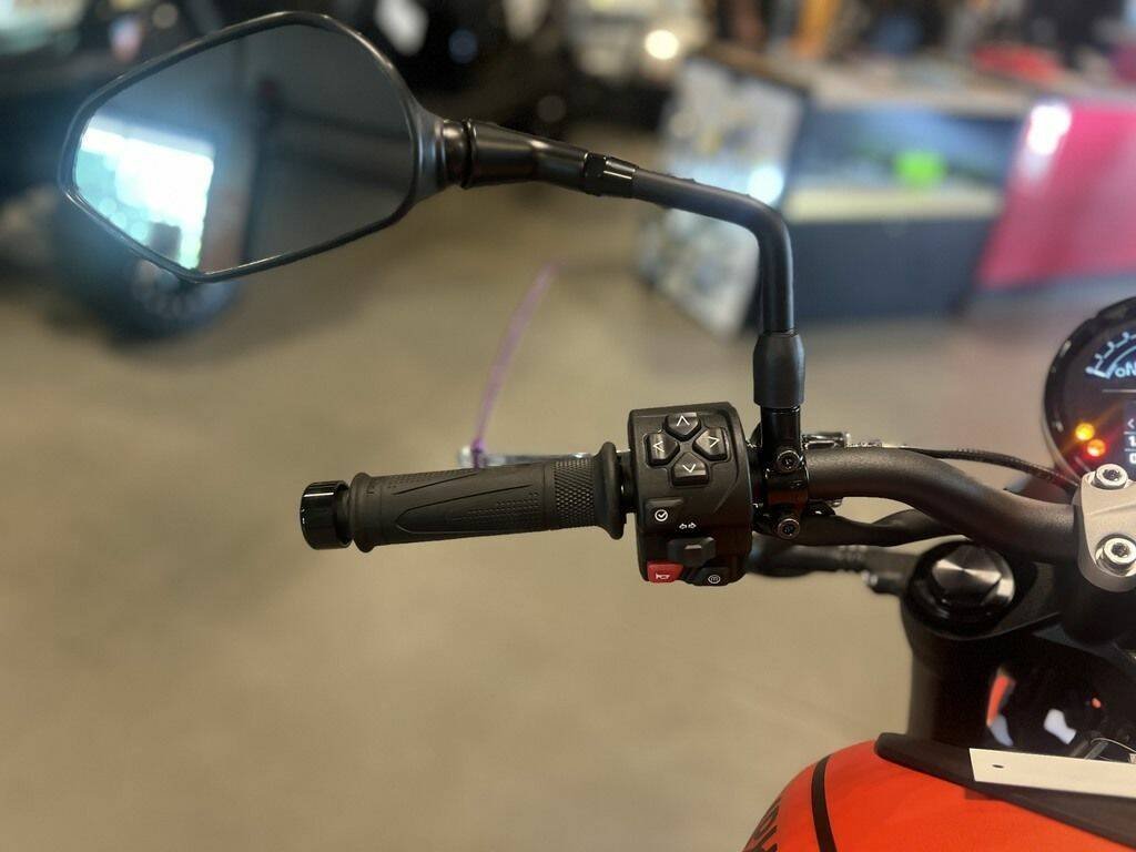 2023 Triumph Trident 660 Matte Baja Orange / Matte Storm Grey - Image 10