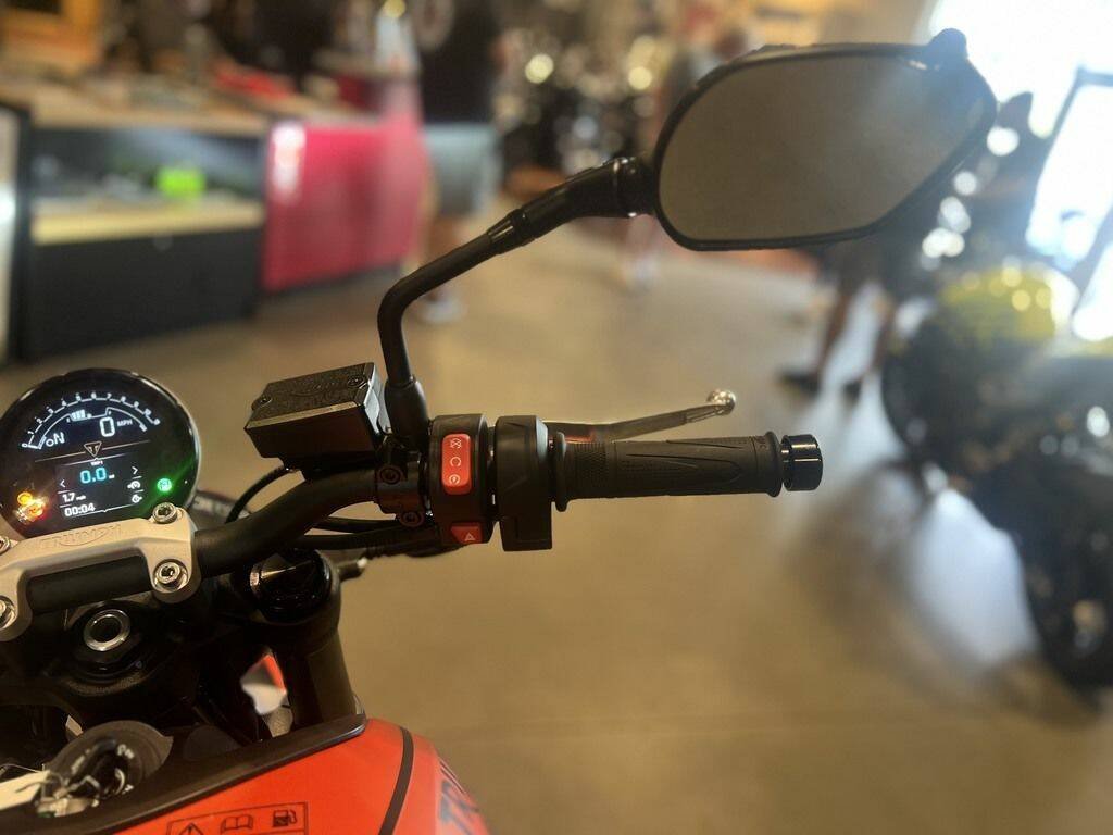 2023 Triumph Trident 660 Matte Baja Orange / Matte Storm Grey - Image 11