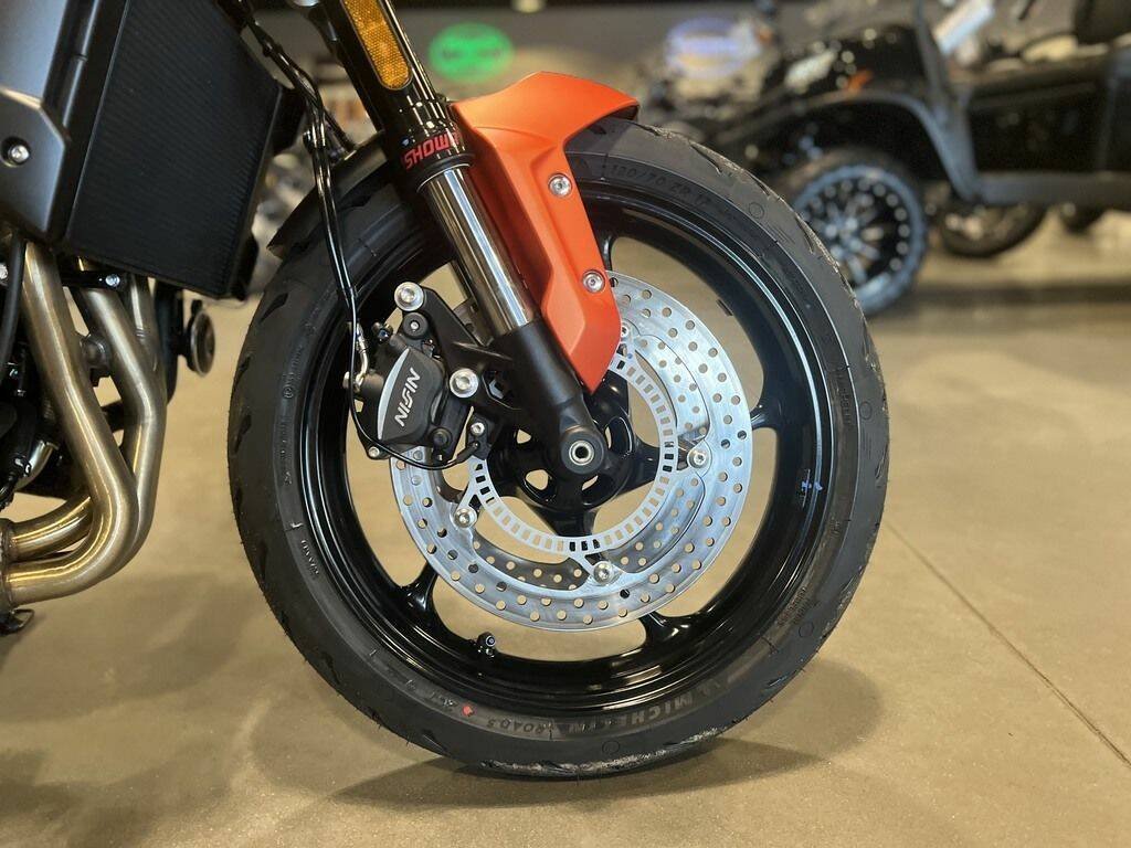 2023 Triumph Trident 660 Matte Baja Orange / Matte Storm Grey - Image 13