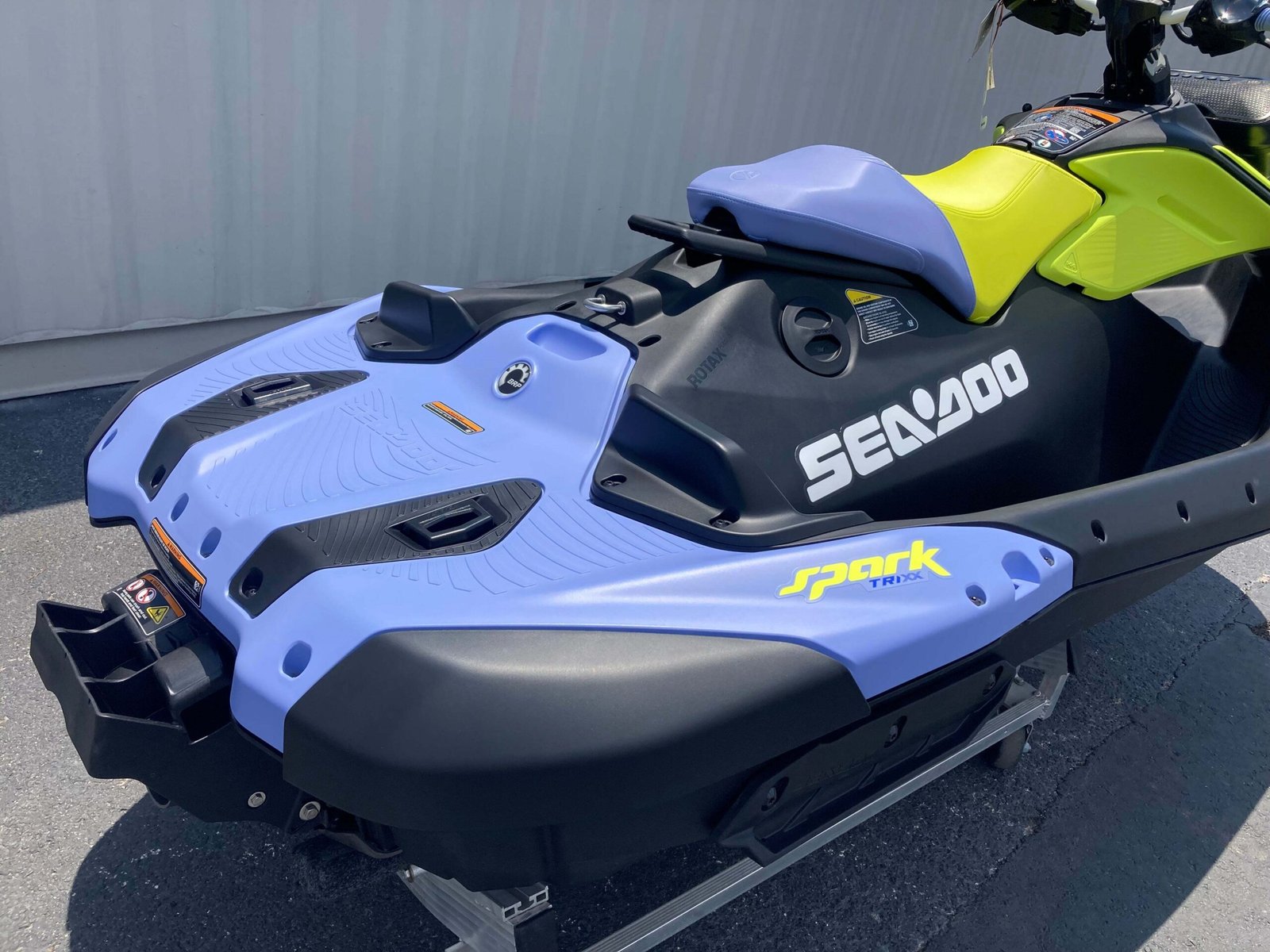 New 2024 Sea-Doo Two Seater Personal Watercraft SPARK TRIXX 3UP 90HP - Image 12