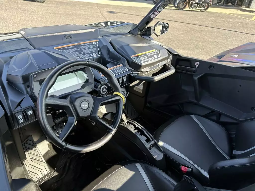 Pre-Owned 2021 Can-Am Commander XT For Sale - Image 16