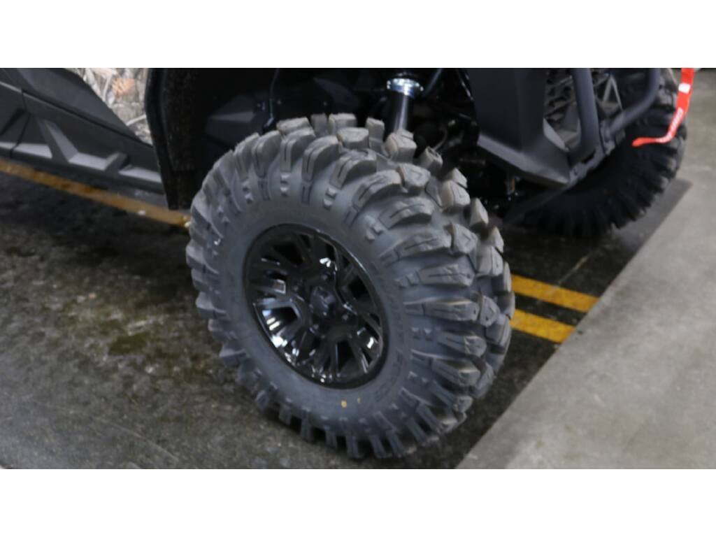 2024 Can-Am Commander MAX X MR - Image 3