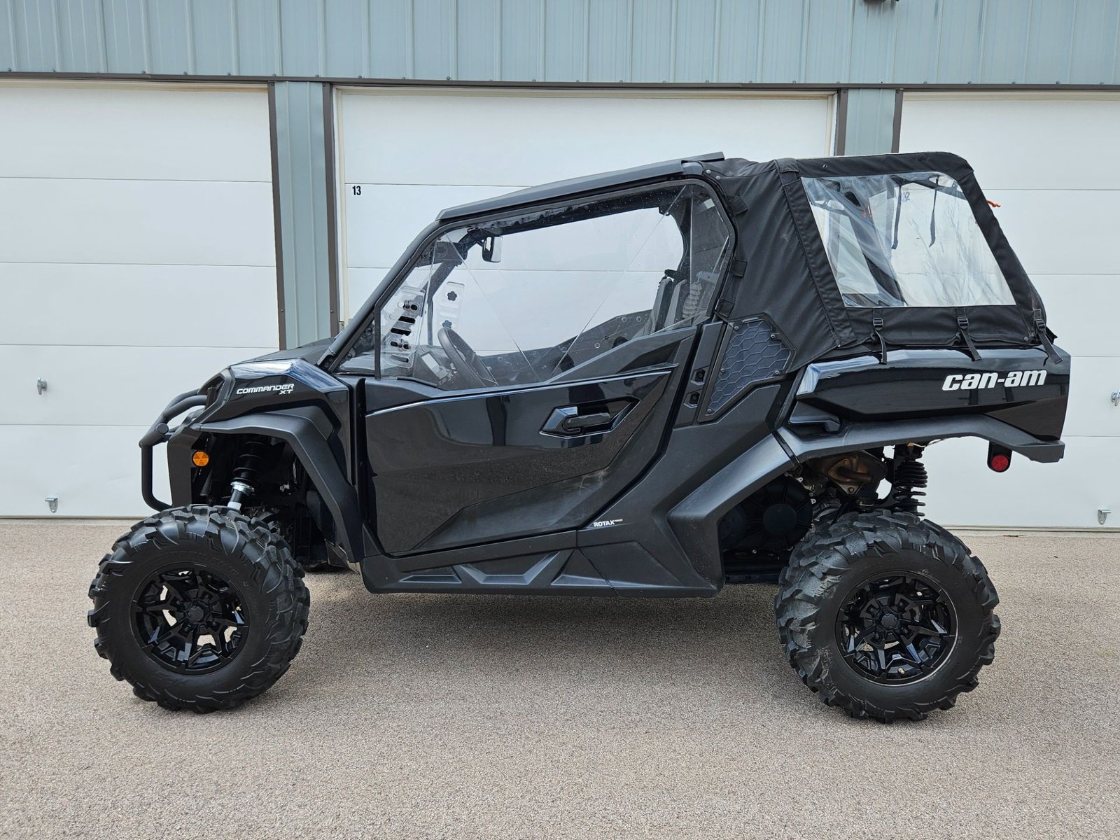 Pre-Owned 2022 Can-Am Commander XT 700 - Image 2