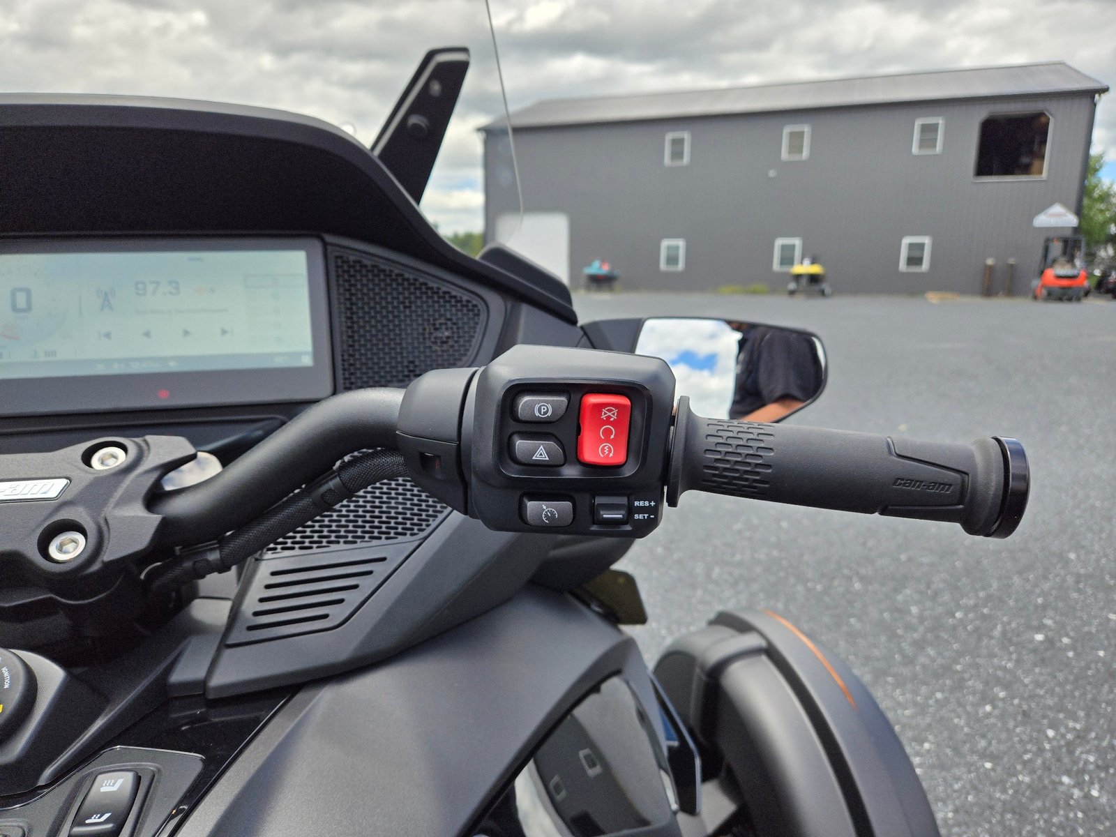 New 2024 Can-Am Spyder RT Limited For Sale - Image 13