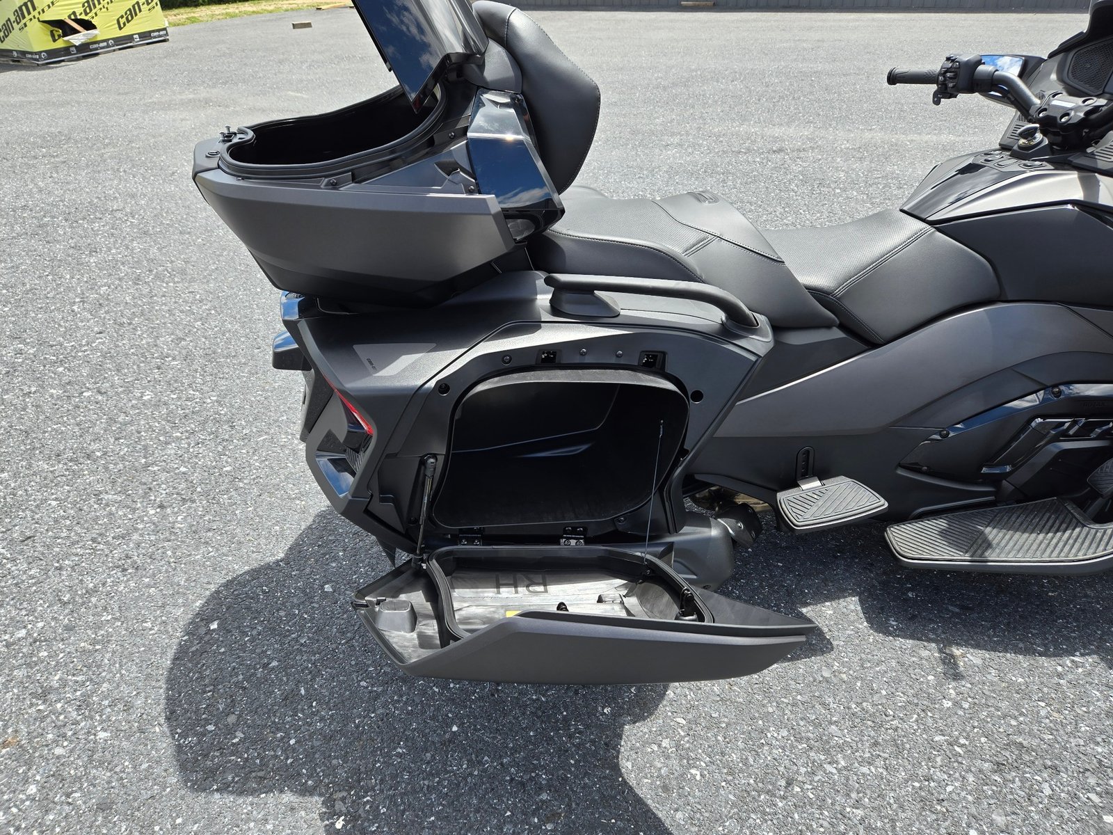 New 2024 Can-Am Spyder RT Limited For Sale - Image 19