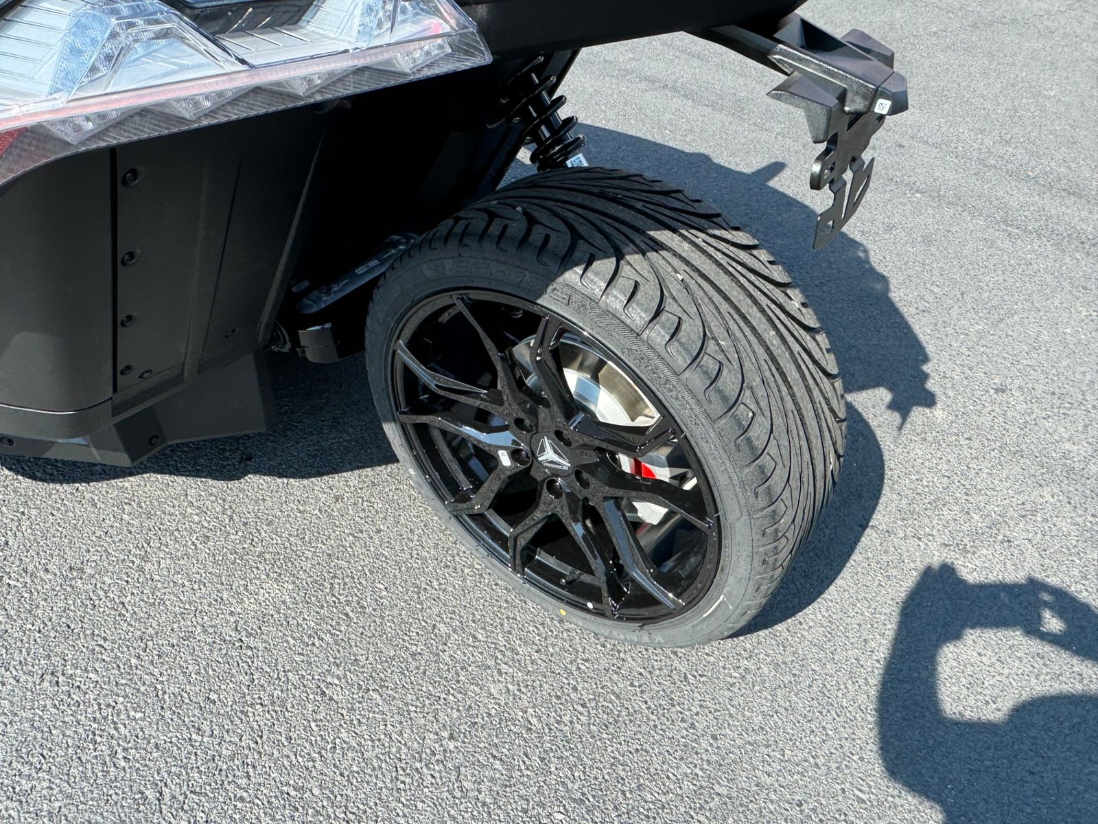 Pre-Owned 2024 Polaris Slingshot S w/ Technology Package 1 - AutoDrive - Image 11